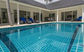 Laem Sor Pool Villa
